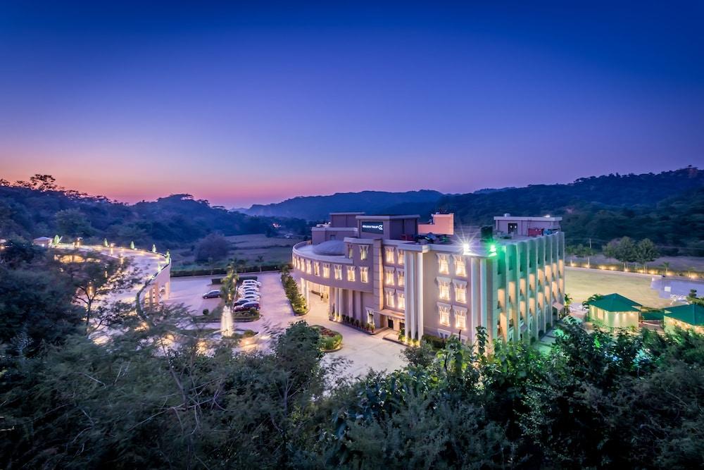 होटल Golden Tulip Chandigarh,