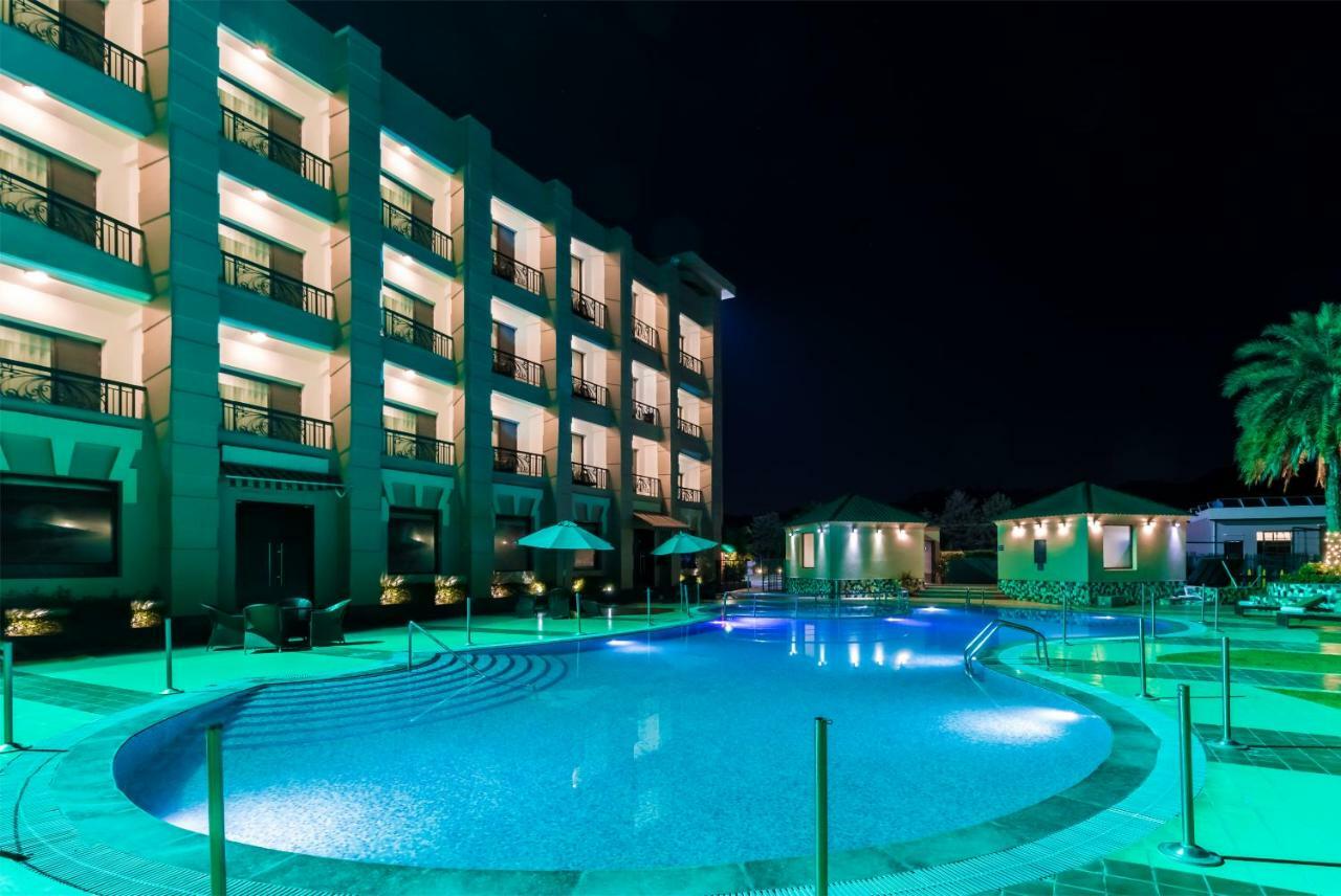 होटल Golden Tulip Chandigarh,
