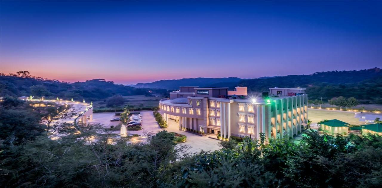 Golden Tulip Chandigarh, 4* Chandigarh