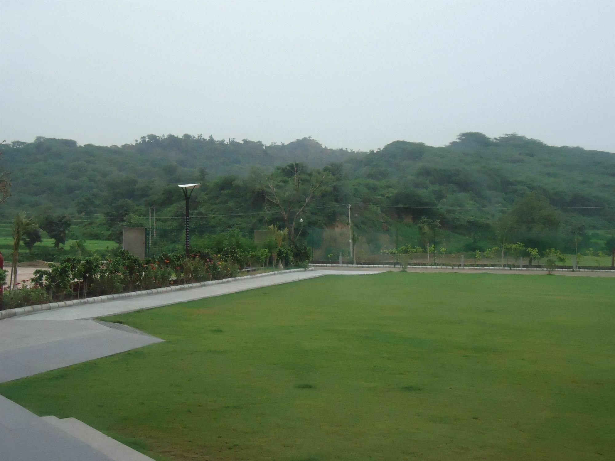 Golden Tulip Chandigarh, होटल
