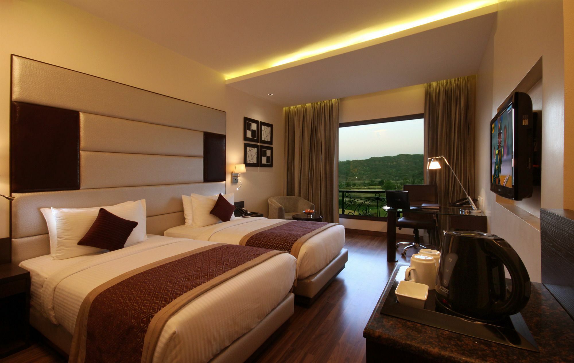 होटल Golden Tulip Chandigarh, 4*